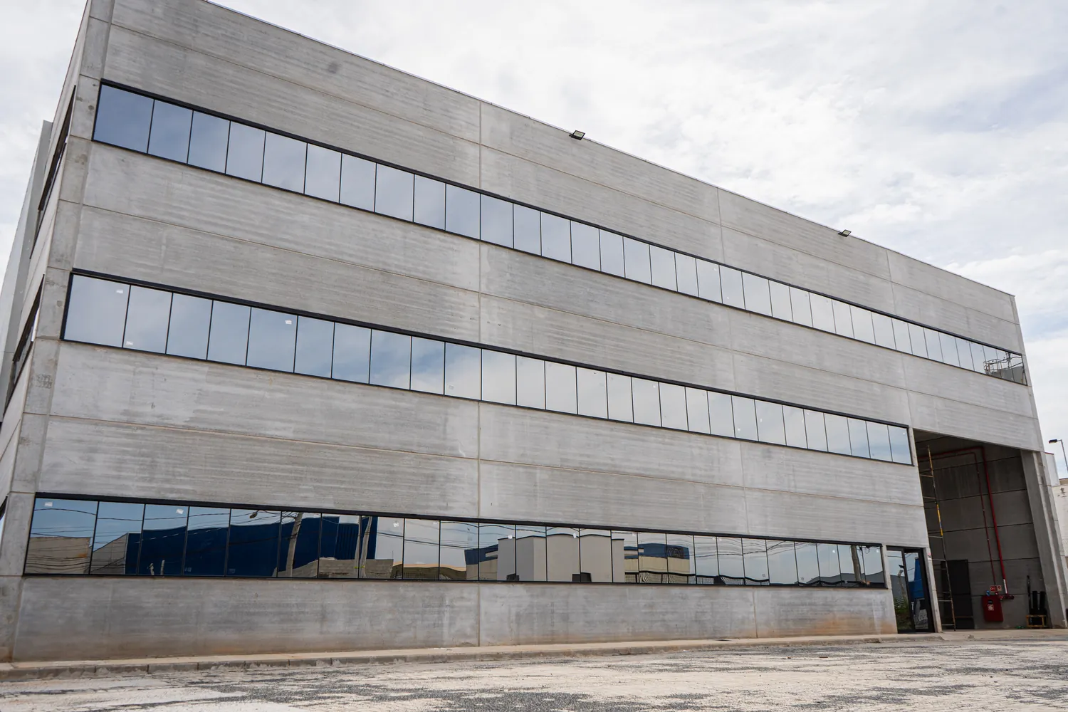 Fachada do Galpão AVK construído pela Promotec