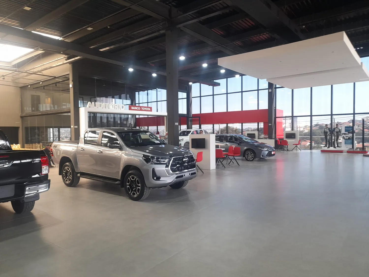 Showroom concluído da concessionária Toyota Ramires